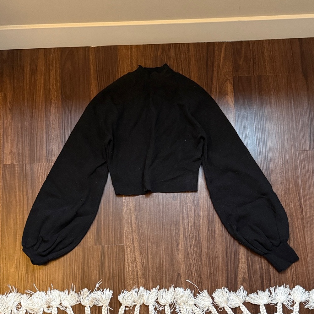 Black Cropped Sweater with Balloon Sleeves